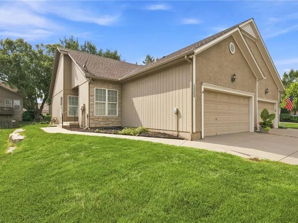 15560 Floyd St, Overland Park, KS 66223