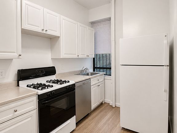 4th image of 575 3rd St APT 1D