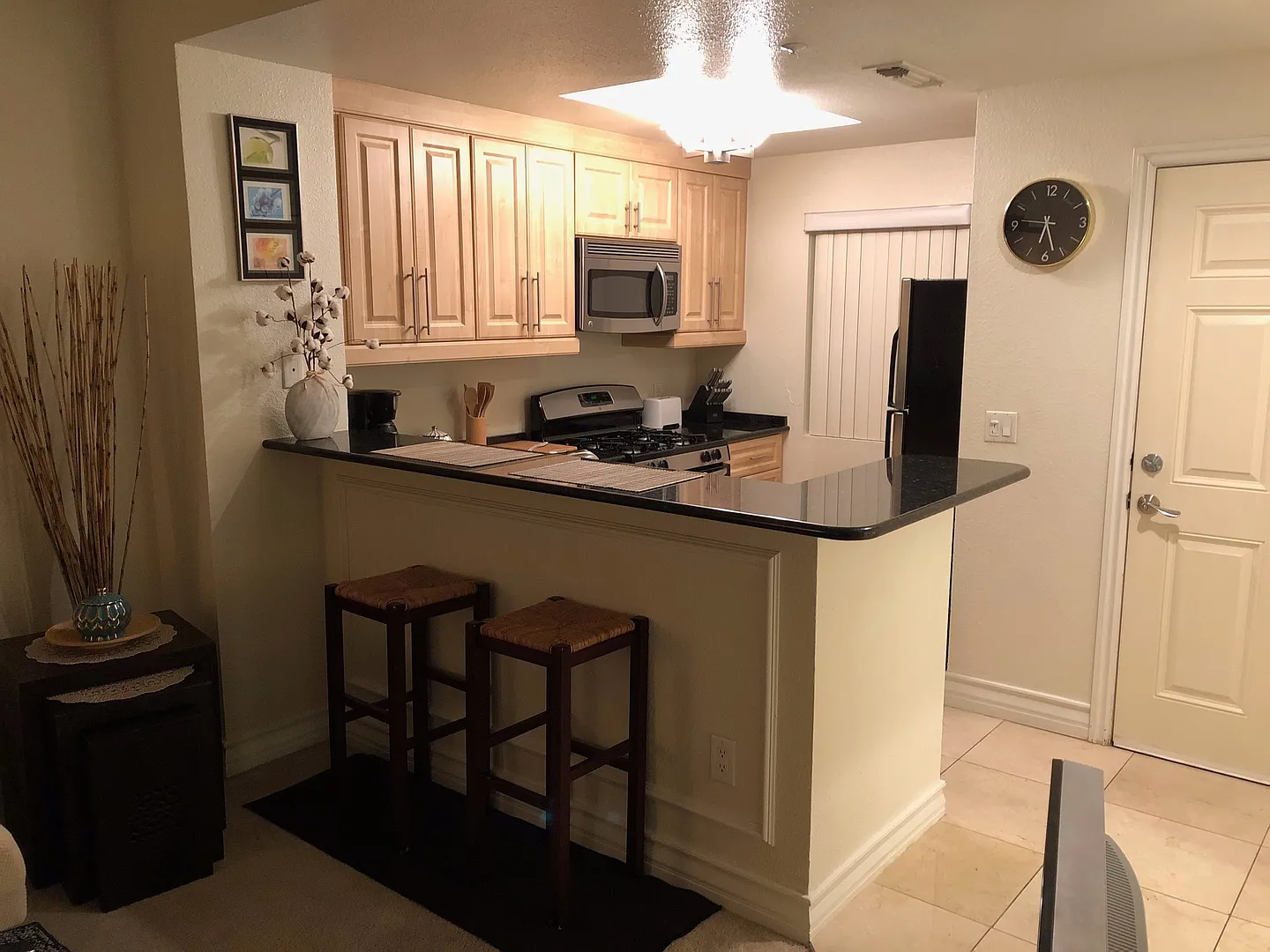 Meridian Fully Furnished Studio Condo - Resort Style Living. Utilities & Cable services Not Inclu... — Photo 4