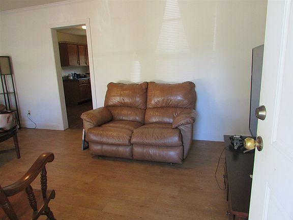 3rd image of 501 Edison Dr