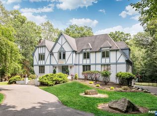 103 Macintyre Ln, Allendale, NJ 07401