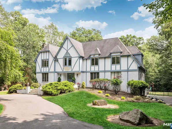 103 Macintyre Ln, Allendale, NJ 07401