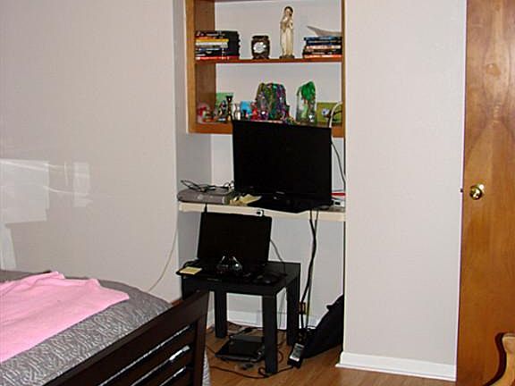 5th image of 1058 Royal Oak Dr
