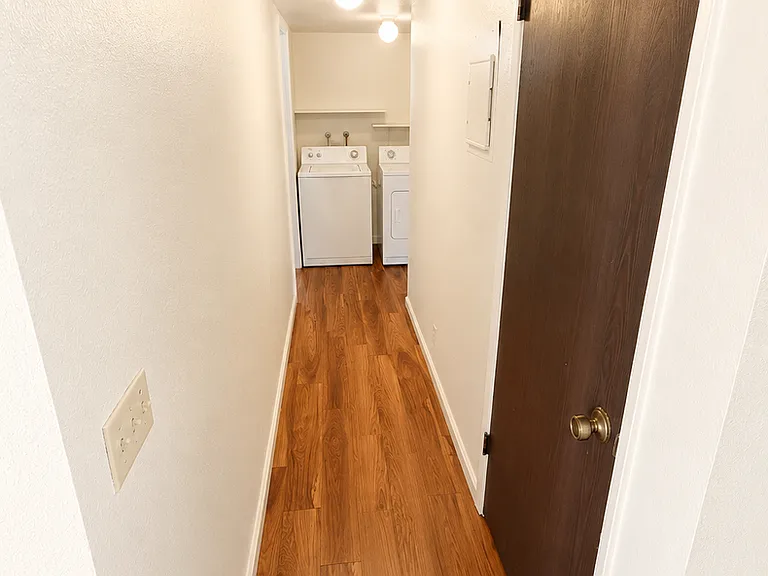 831 W 5th St — Photo 12