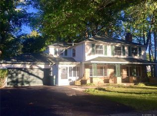 136 Stonehenge Rd, Rochester, NY 14609