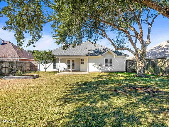 3rd image of 102 Pear Tree Cir