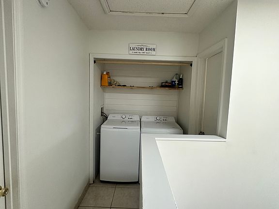 3rd image of 15 Silver Park Cir