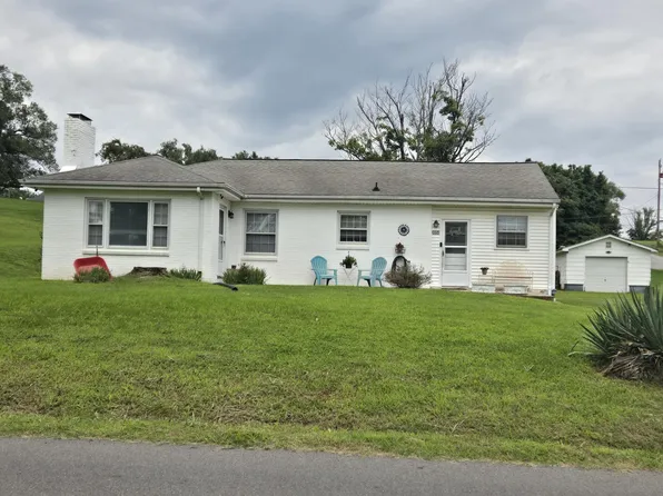 3050 Pitzer Rd, Roanoke, VA 24014