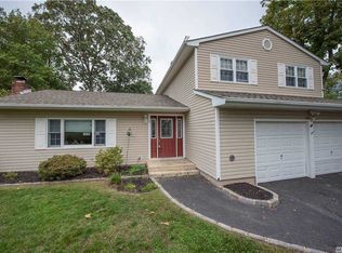 11 Stratford Rd, Miller Place, NY 11764