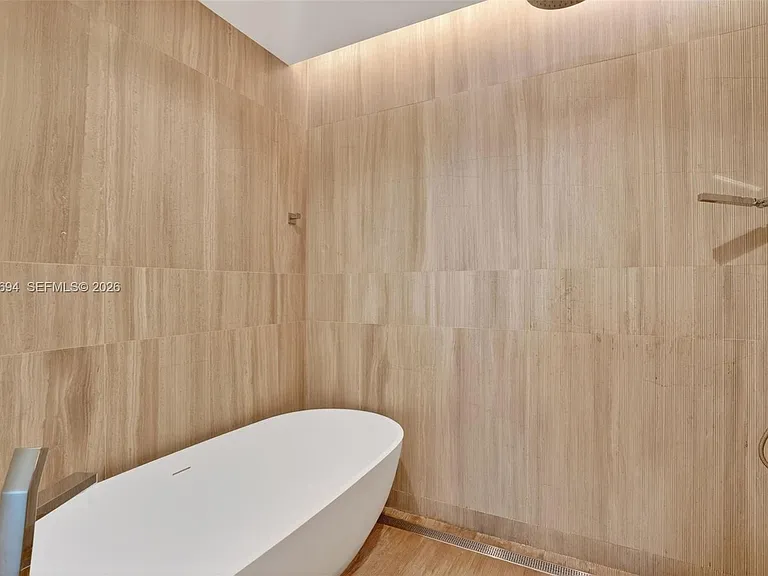 5775 Collins Ave #405 — Photo 14