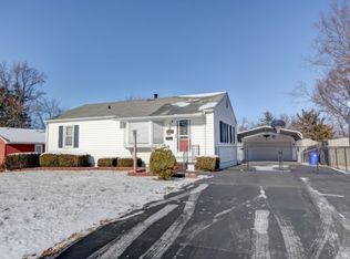 24 Medial Pl, Decatur, IL 62521