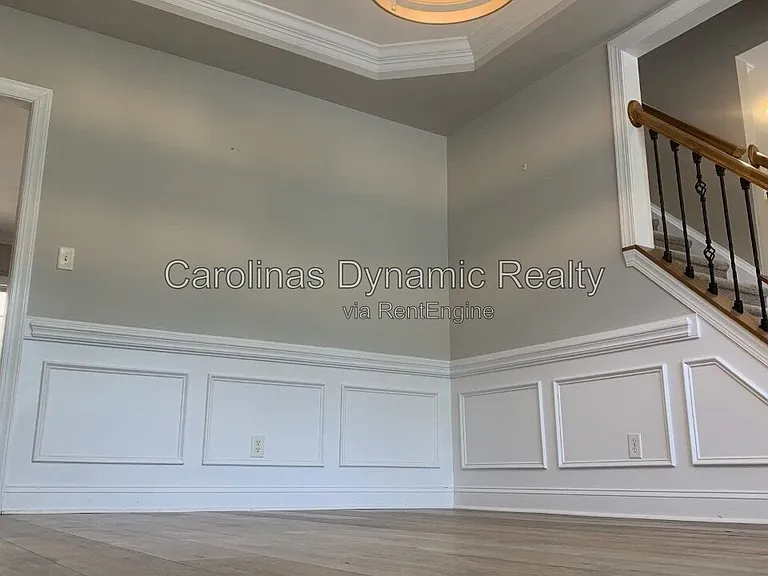 605 Queenswater Ln — Photo 41