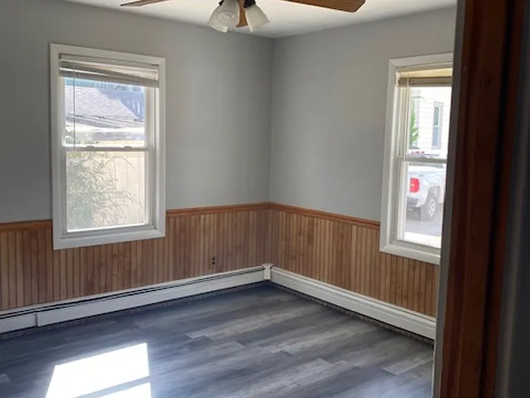 319 N Center St — Photo 3
