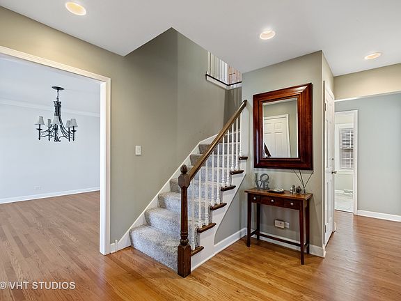 2nd image of 350 Versailles Dr