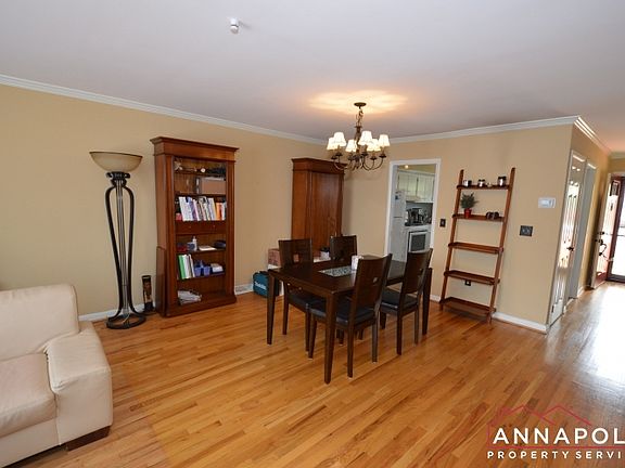 3rd image of 90 Dewey Dr