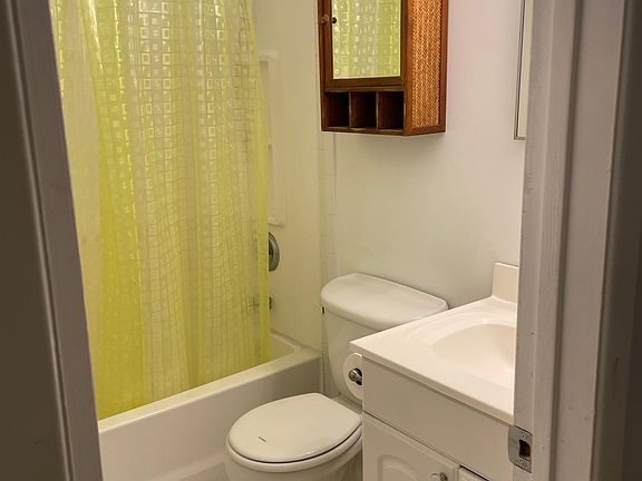 4th image of 8 Conway Ct #2