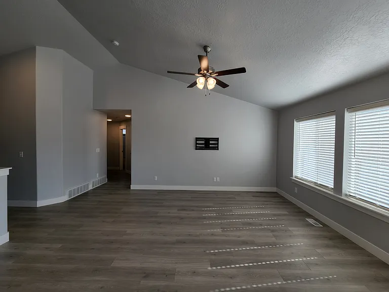 439 E Hill View Dr — Photo 46