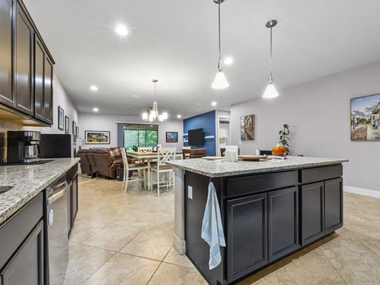 384 Los Alamos St — Photo 10
