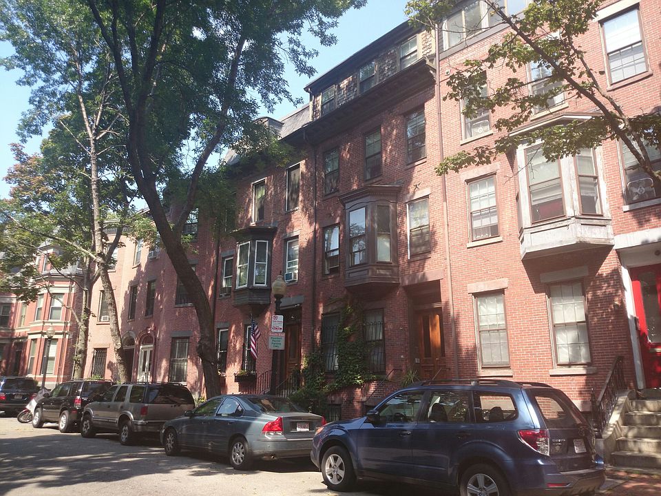 2nd image of 215 W Springfield St