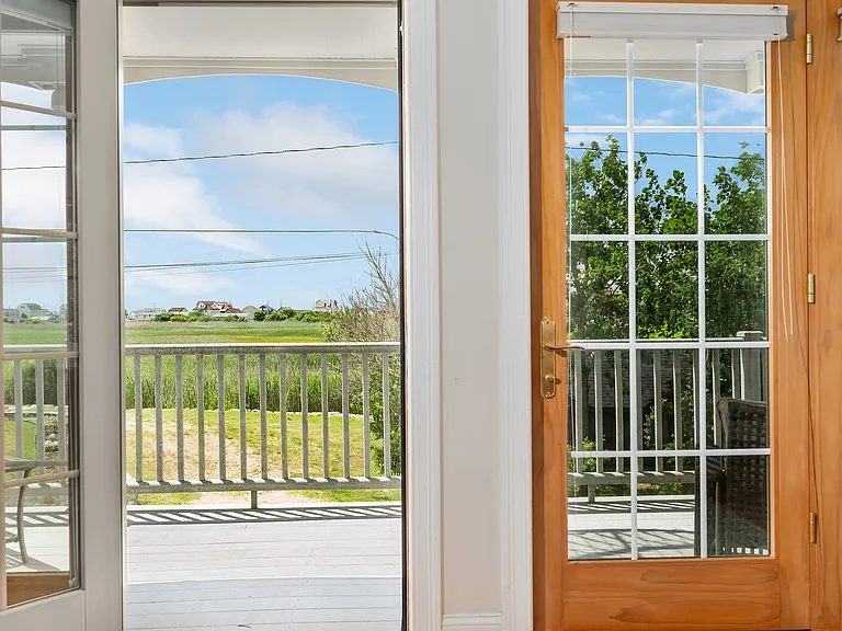 140 Community Dr — Photo 24
