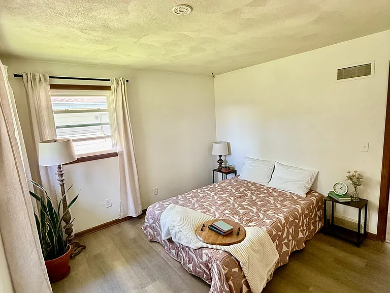 2315 N Claremont Dr — Photo 8