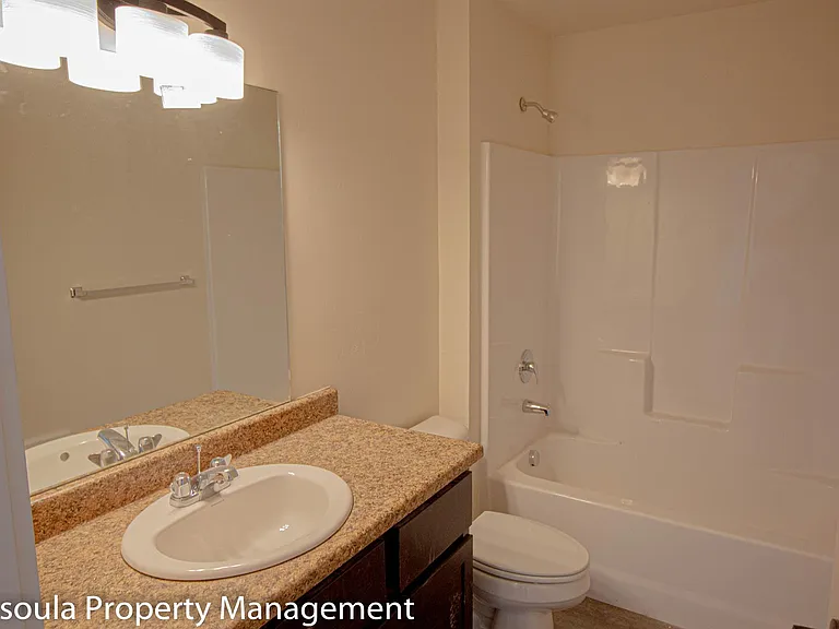 American Way Apartments — Photo 19