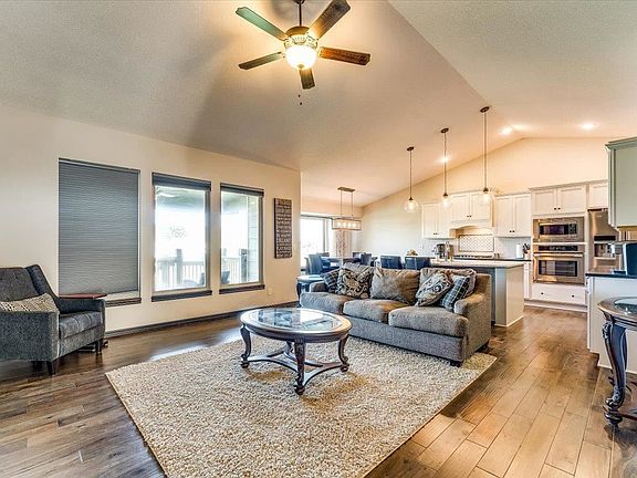 3rd image of 621 N Jaax St