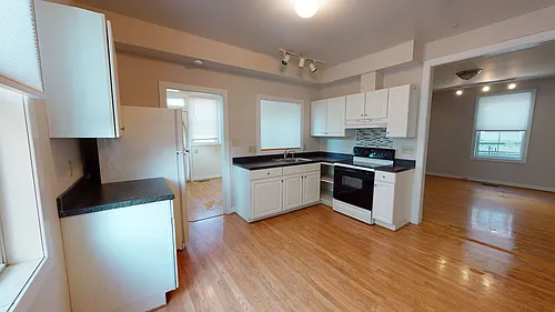 1122 Market St E Photo 1