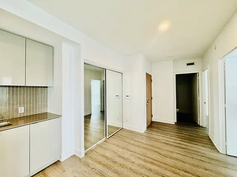 7 Grenville St #3811 — Photo 4