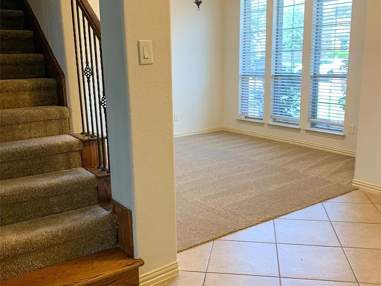 1519 Plum Valley Dr — Photo 2