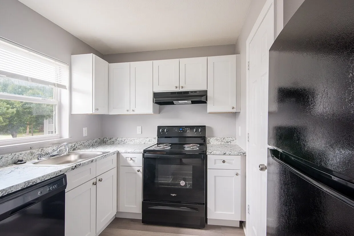 Rolling Hills Apartment Homes — Photo 1