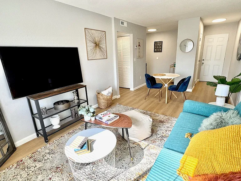 2507 - 2515 Hampton Ave. — Photo 12