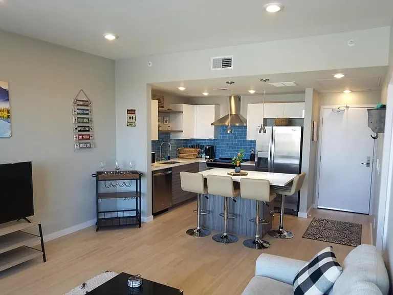 476 Enterprise Blvd — Photo 4