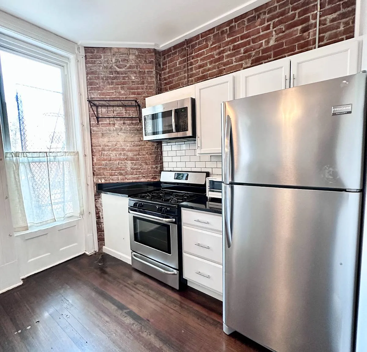 1 bed, 1.0 bath, $1,350 — Photo 4