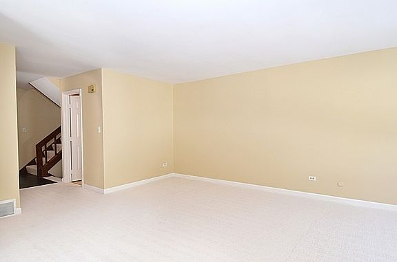 5th image of 90 Foxwood Ct