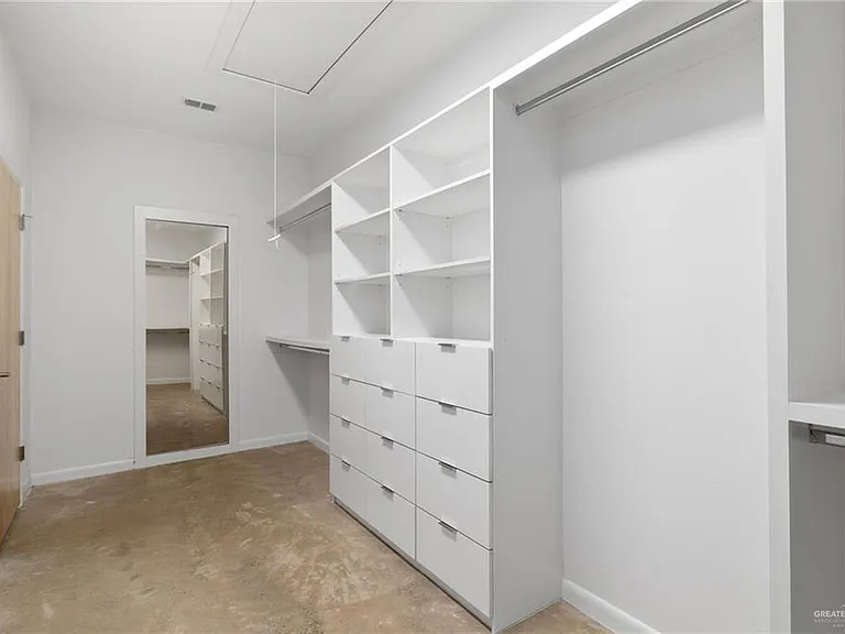1912 Silverton Cir — Photo 12