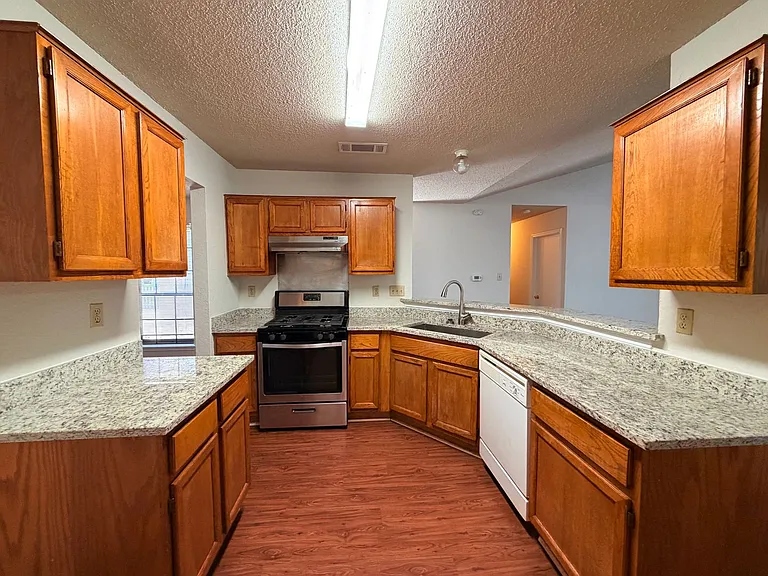 2013 James Pl — Photo 9