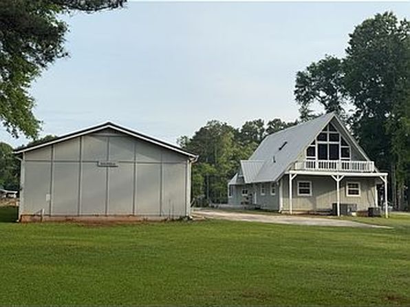 19081 River Dr