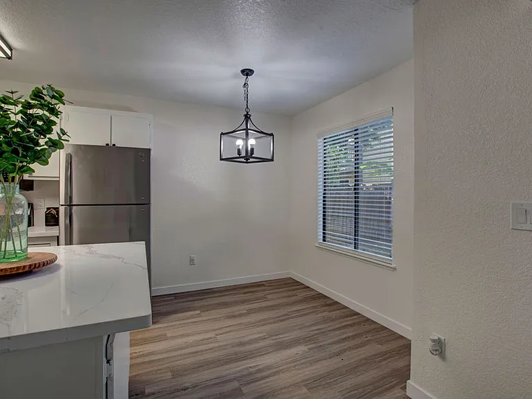 St. George Apartments — Photo 21