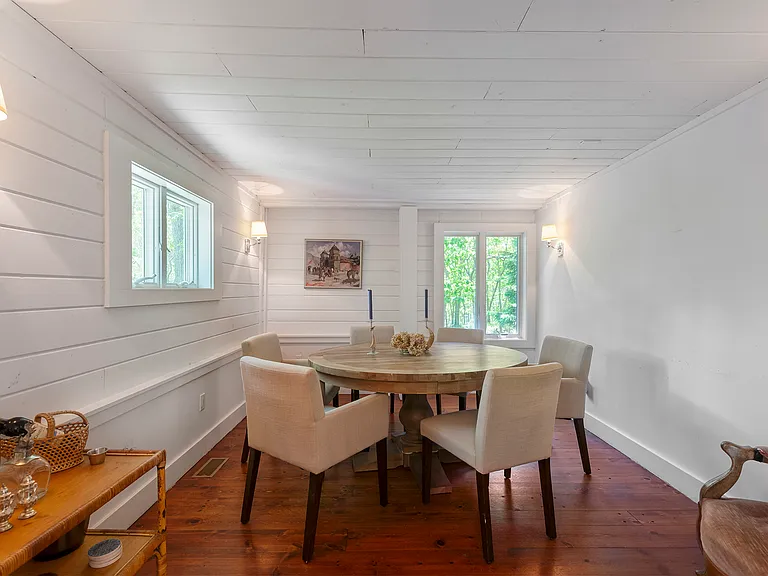 809 Edge Of Woods Rd — Photo 10