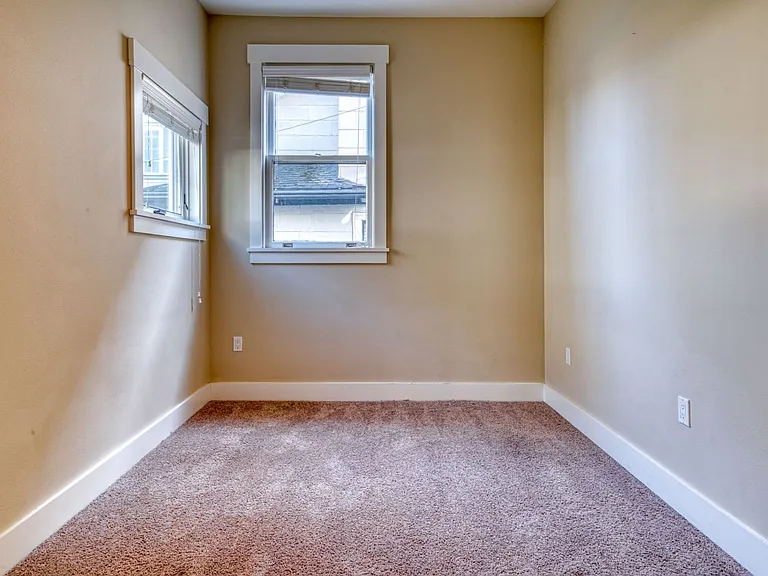 2125 NW Flanders St — Photo 8