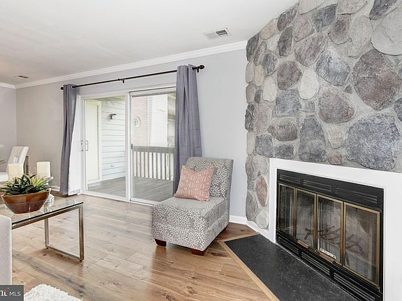 5th image of 116 Water Fountain Way Unit 203