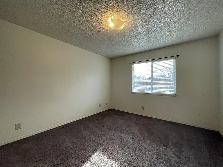 458 Nord Ave #14 — Photo 6