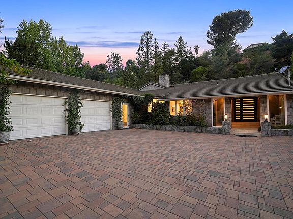 2nd image of 16634 Calneva Dr