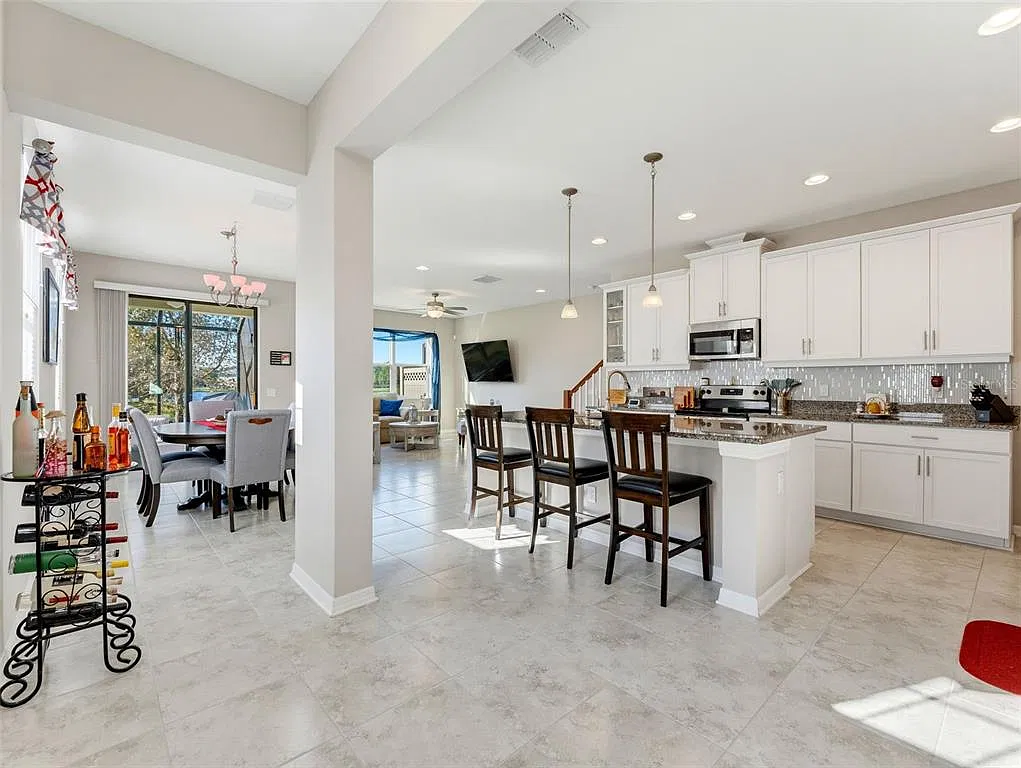 3 bed, 2.5 bath, 2153 sqft, $2,995 — Photo 2