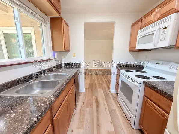 230 Diamond Way APT 148, Vista, CA 92083