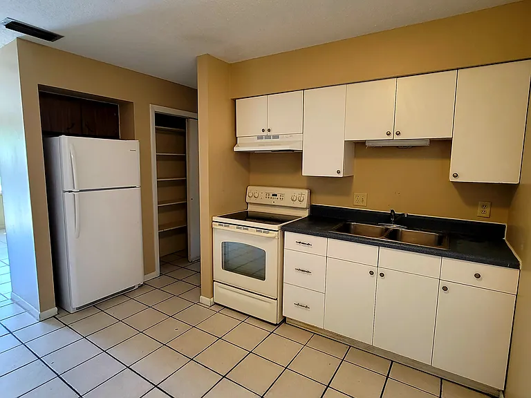 1712 Tuttle St #2 — Photo 4
