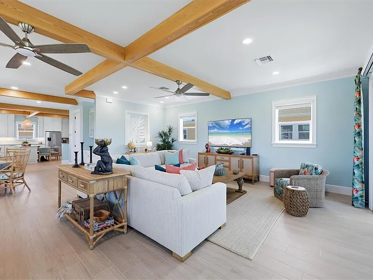 115 Aqua Ln — Photo 10