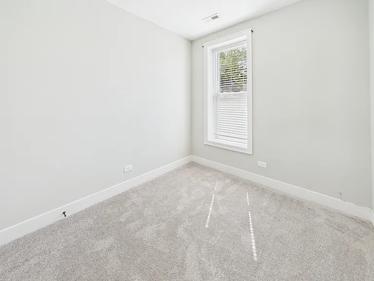 2542 S Albany Ave #1R — Photo 12