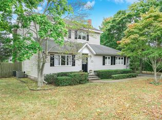 25 Station Rd, Bellport, NY 11713